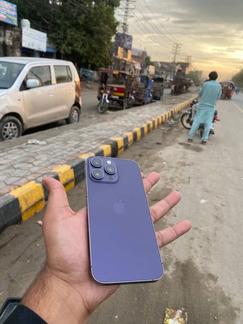 Apple iPhone 14 Pro Max 0