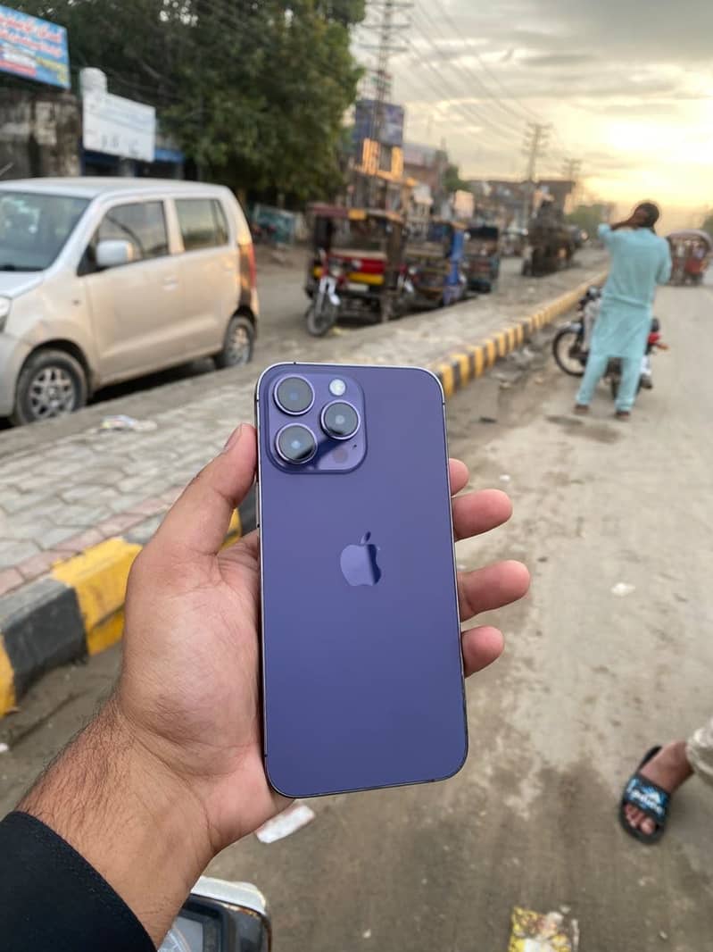 Apple iPhone 14 Pro Max 1