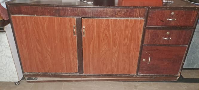 COUNTER TABLE