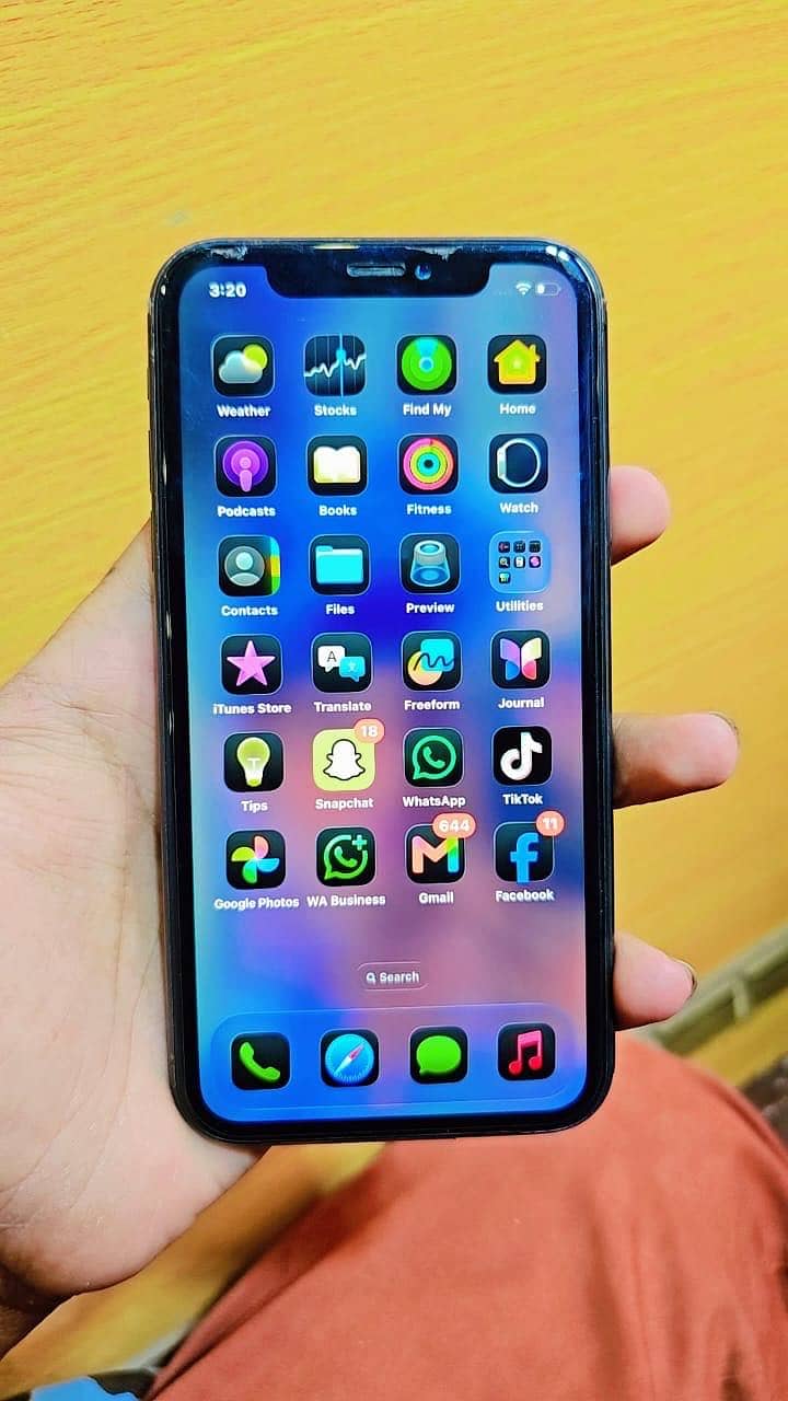 Apple iPhone 11 4