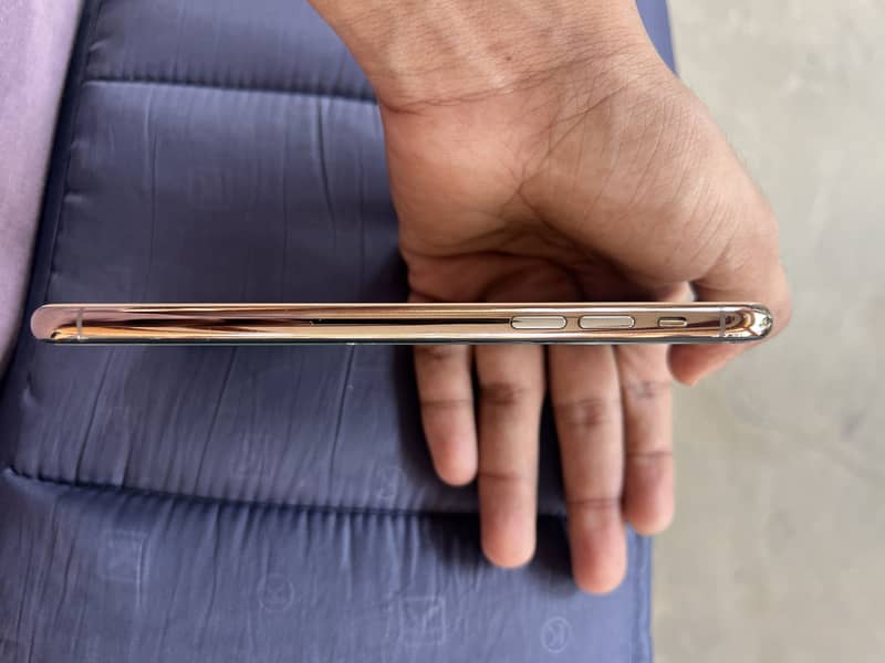 Apple iPhone 11 Pro Max 6
