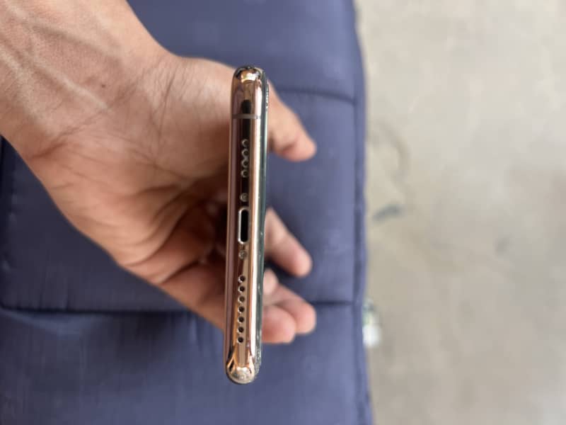 Apple iPhone 11 Pro Max 7