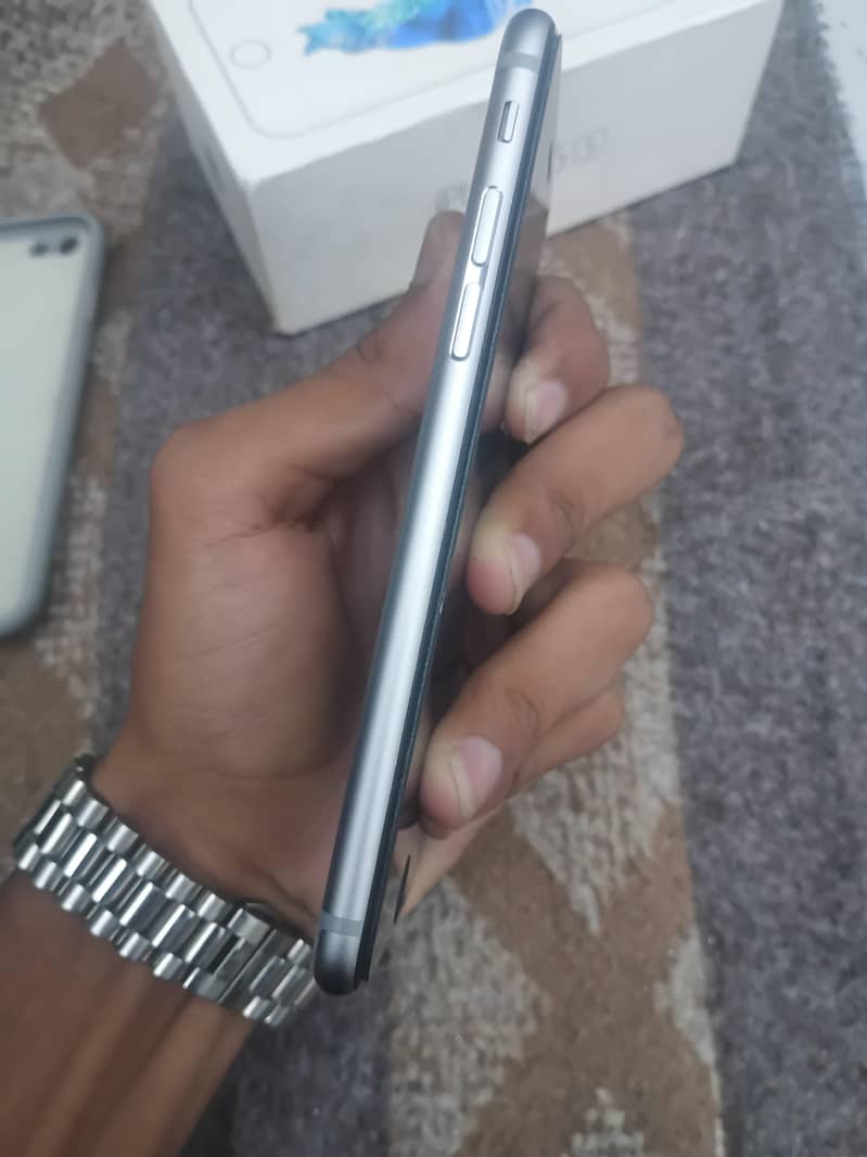 Apple iPhone 6S 4