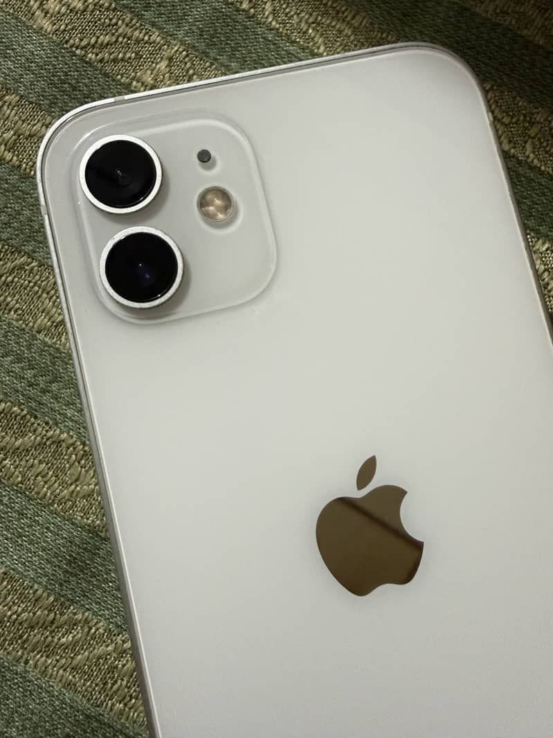 Apple iPhone 12 2