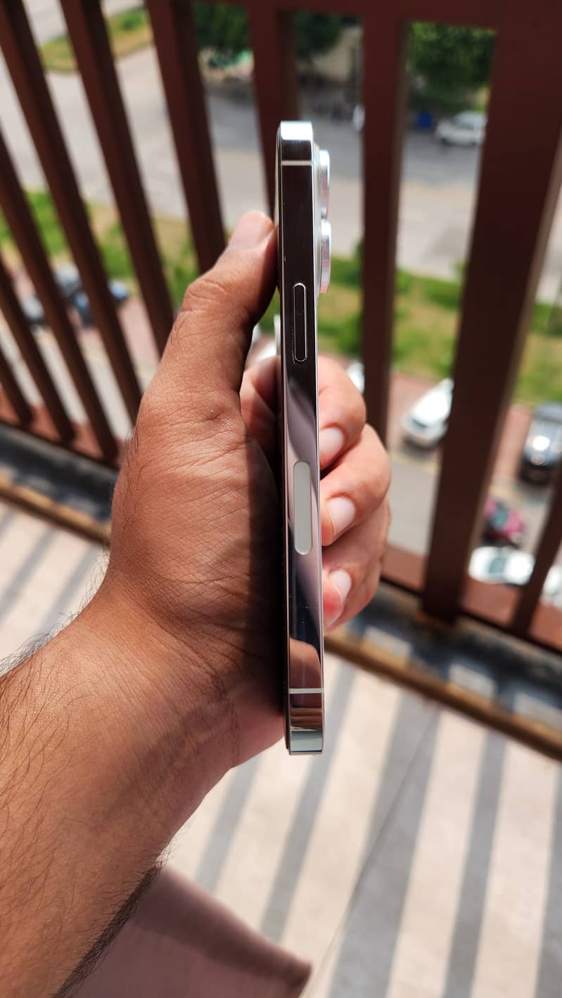 Apple iPhone 13 Pro 1