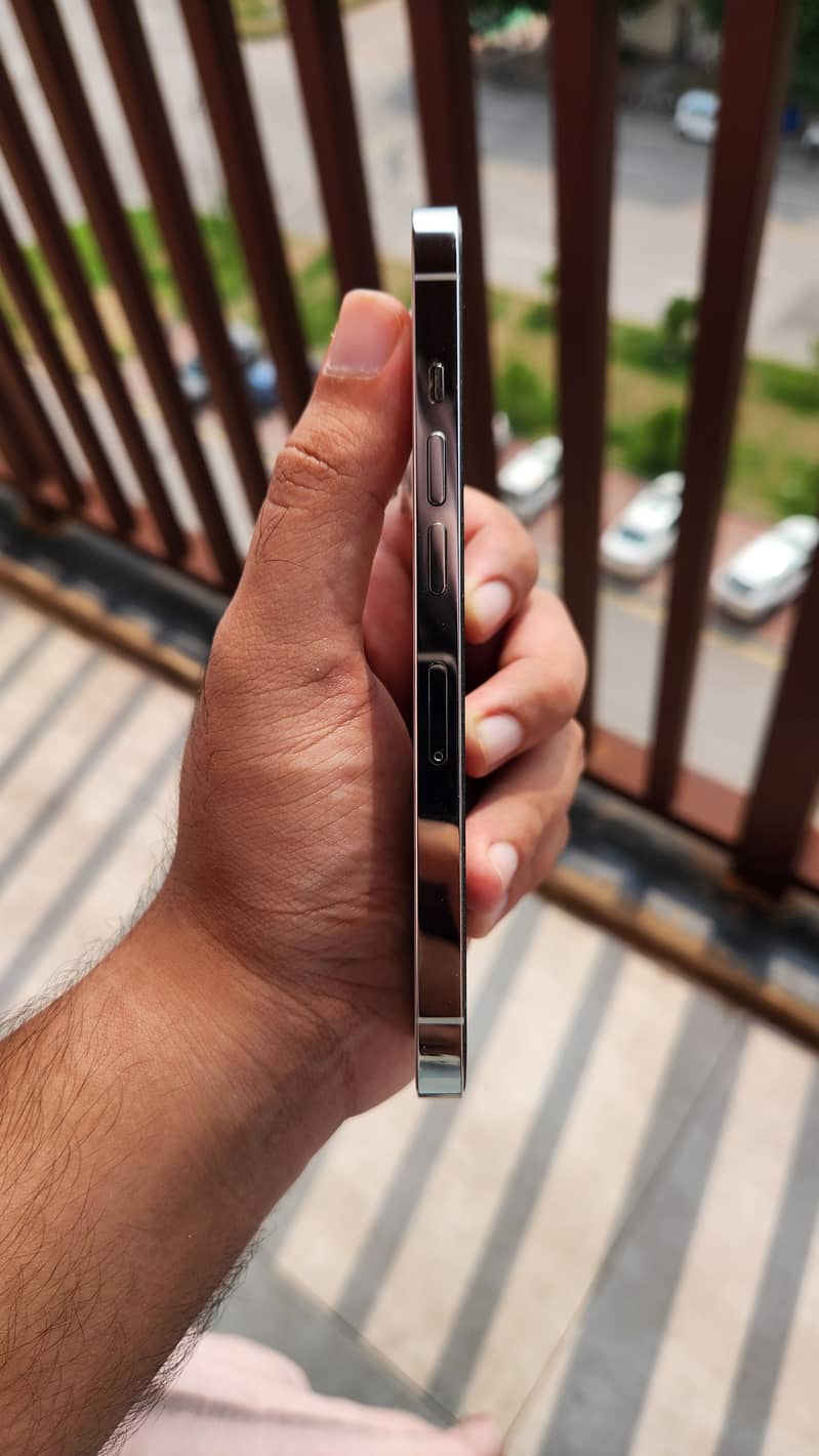 Apple iPhone 13 Pro 2