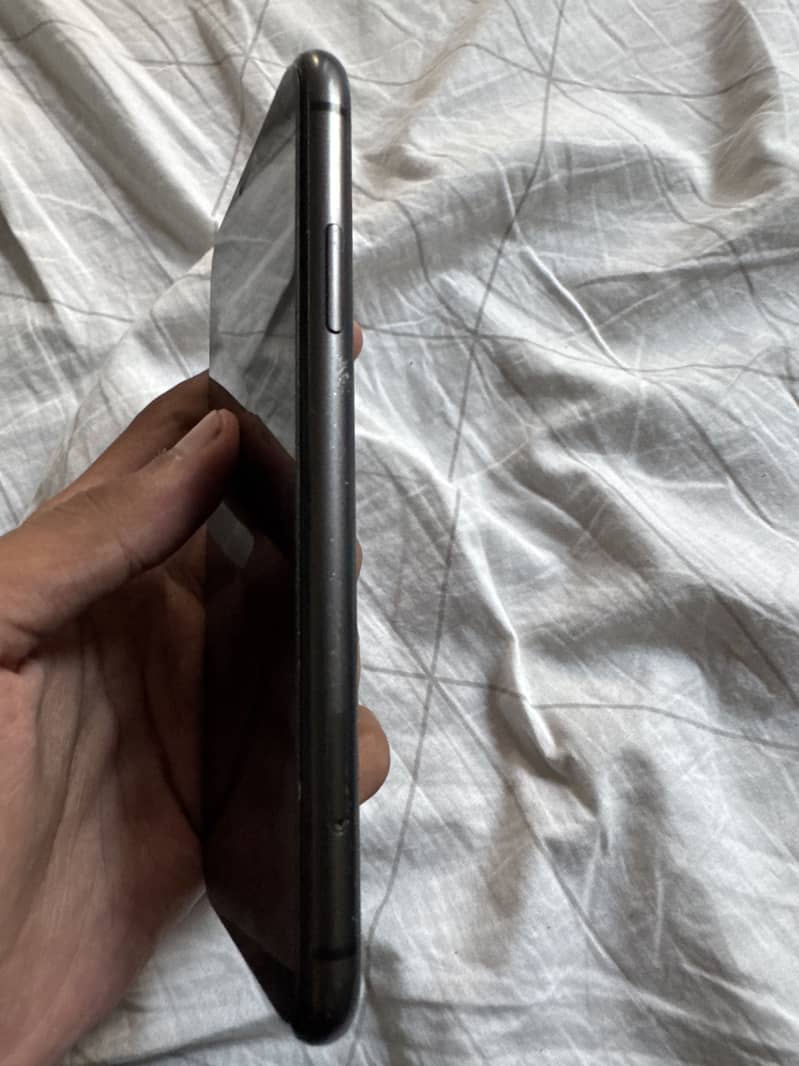 Apple iPhone 11 3