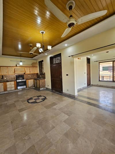 7marla upper portion available for rent location E11-4 Islamabad