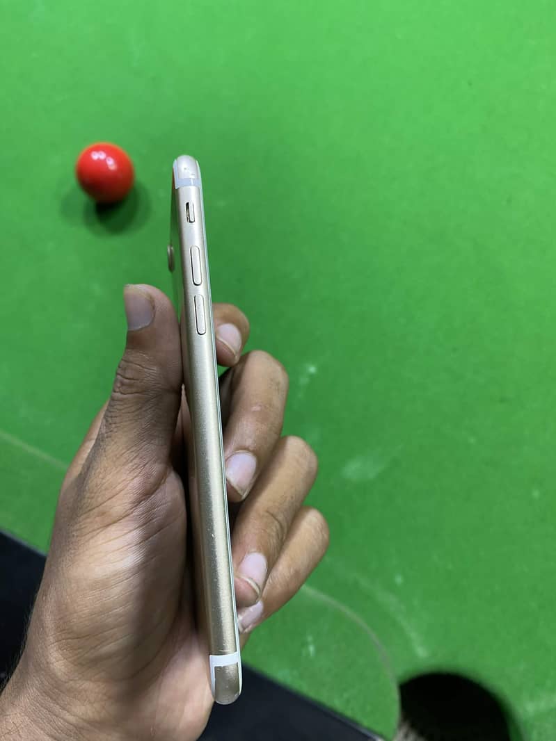 Apple iPhone 7 4