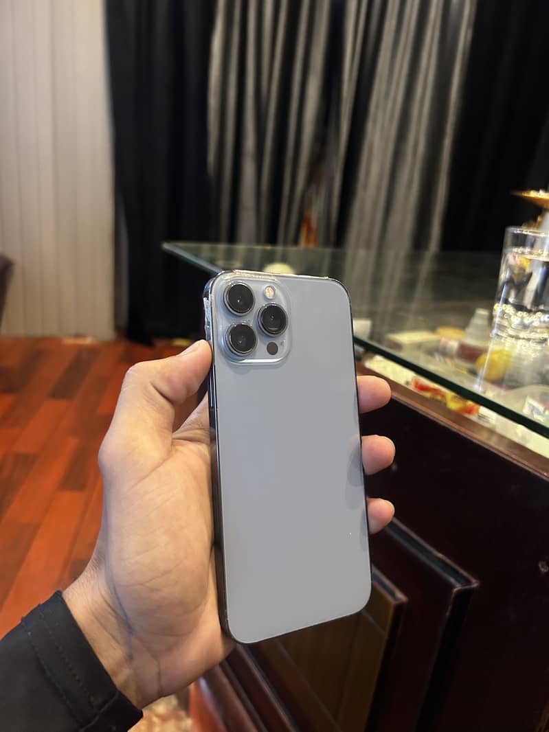 Apple iPhone 13 Pro Max 1