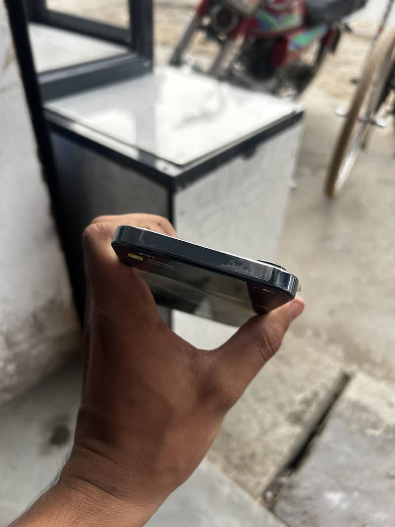 Apple iPhone 13 Pro Max 2