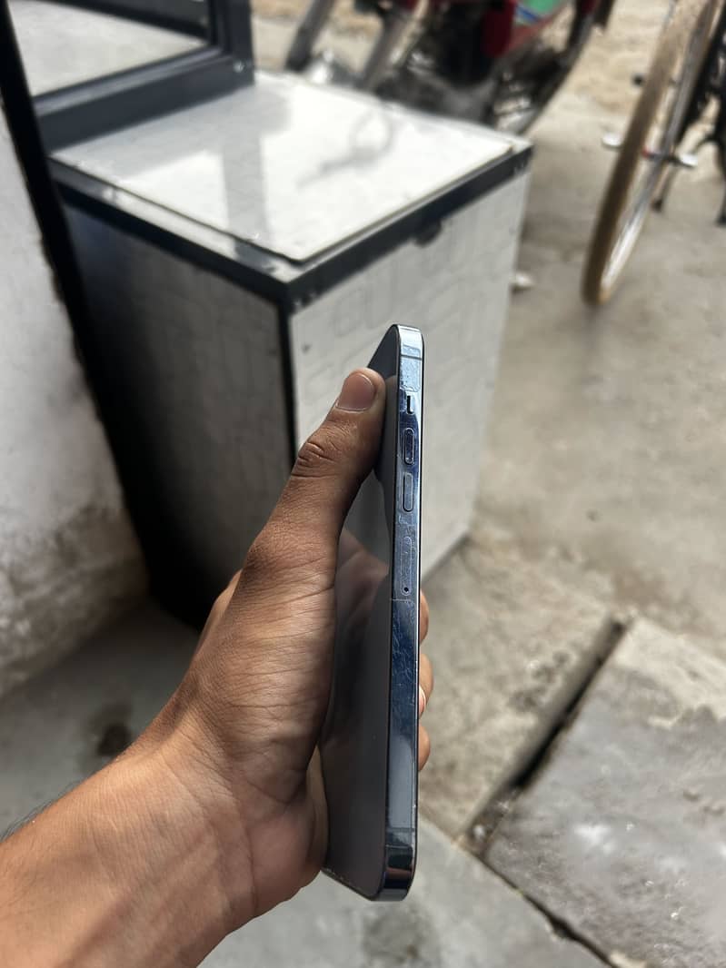 Apple iPhone 13 Pro Max 4