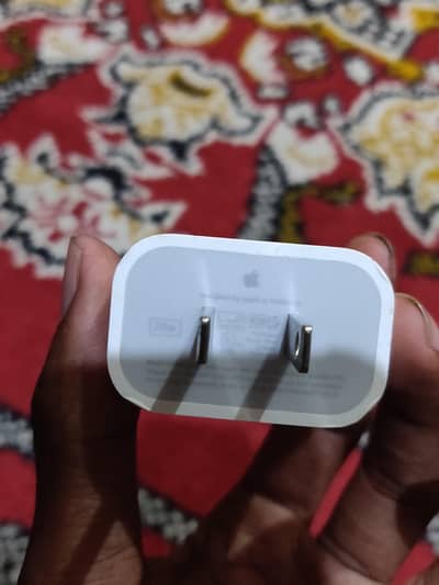 ORIGINAL IPHONE ADAPTER COME FROM AMERICAN