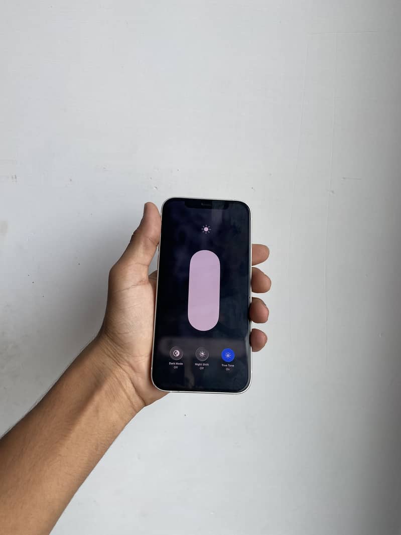Apple iPhone 12 4