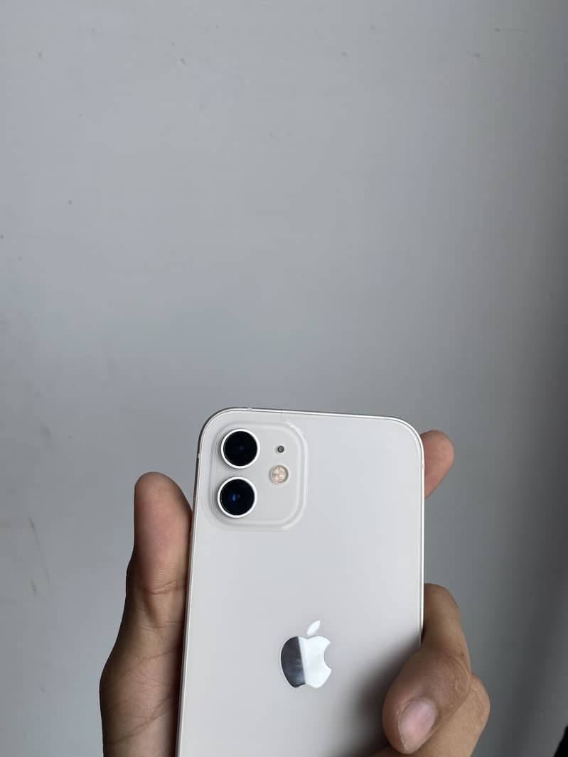 Apple iPhone 12 6