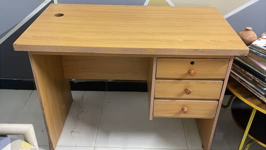 Computer table