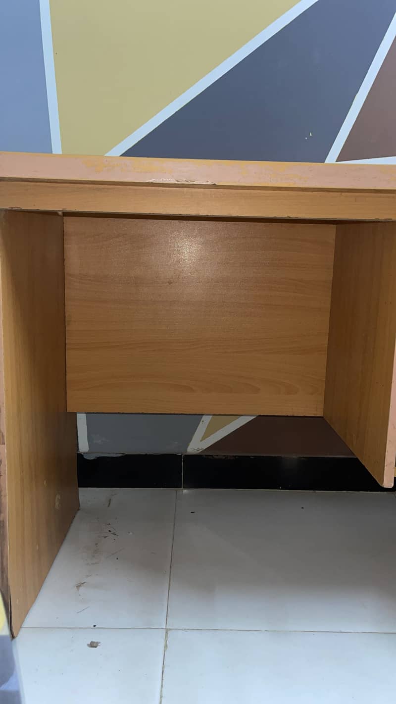 Computer table 1