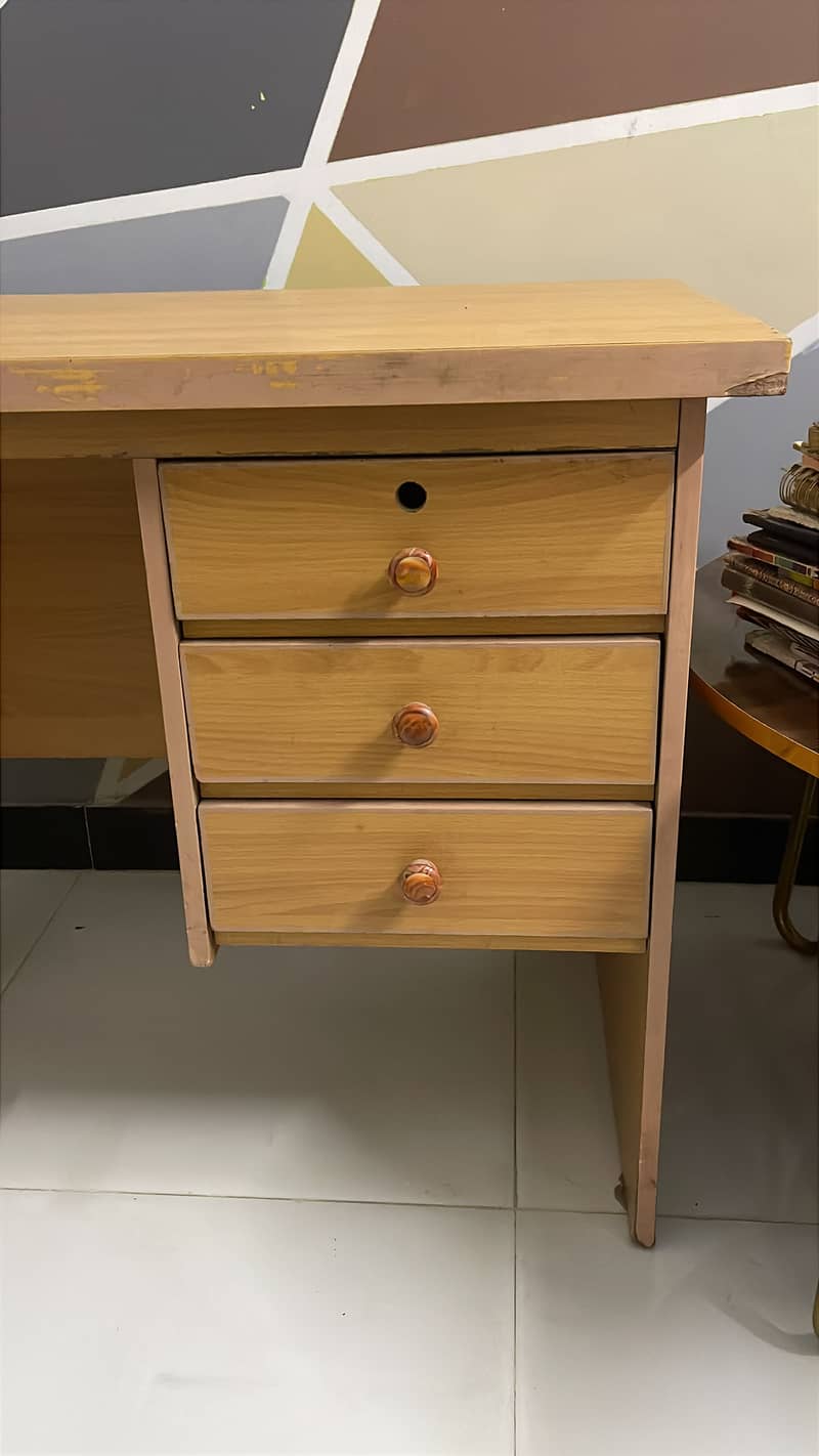 Computer table 3
