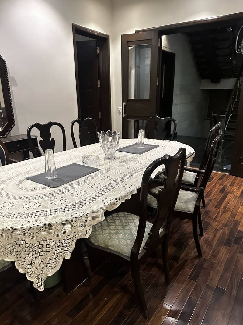 Dining table 0