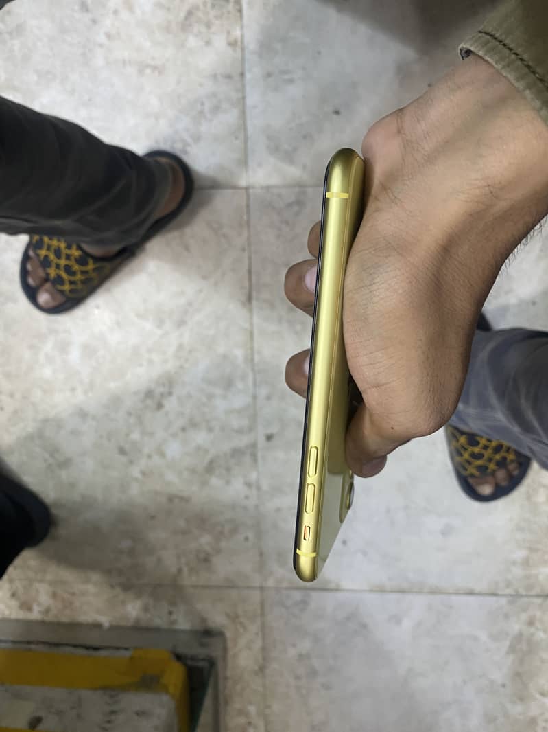 Apple iPhone 11 7