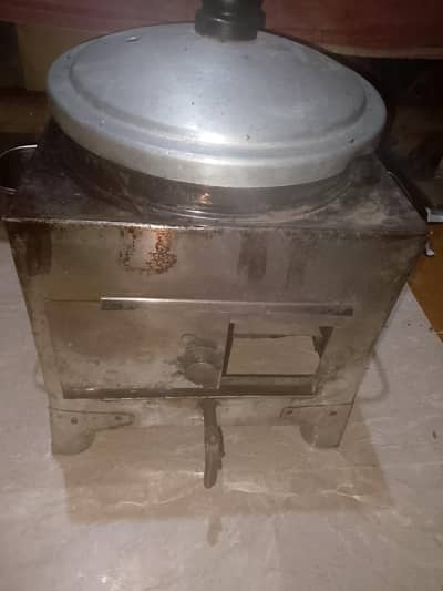 ismismein stall hai ek fryer hai ek cylinder hai ekaalu ketter machine