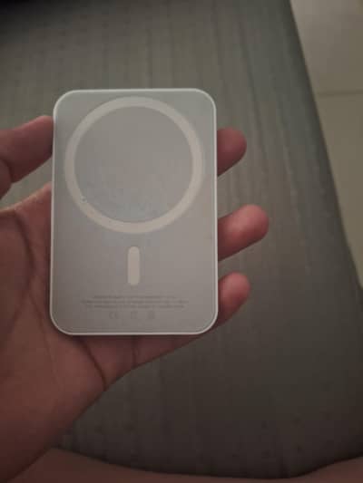 Apple power bank but it not original but work properly