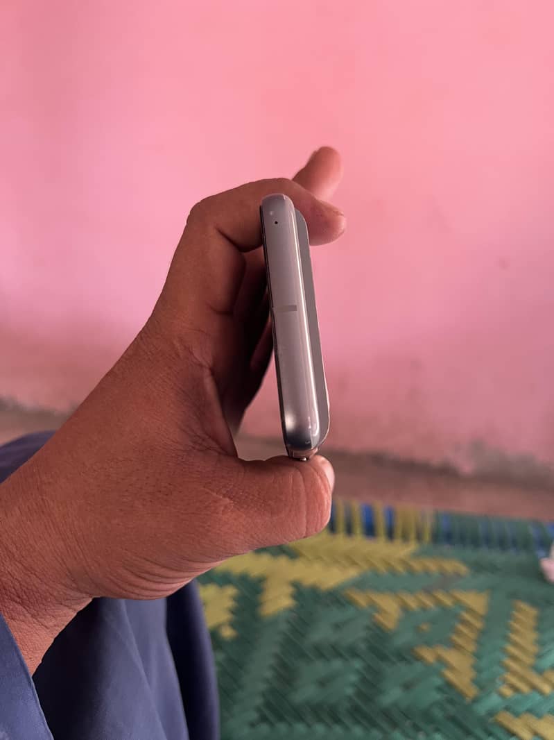 Google Pixel 8 4
