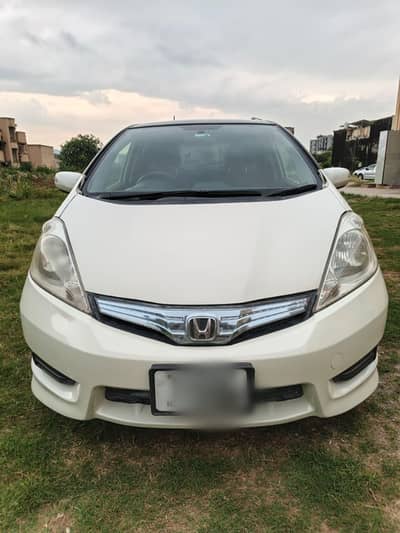 Honda Fit Shuttle hybrid 2012