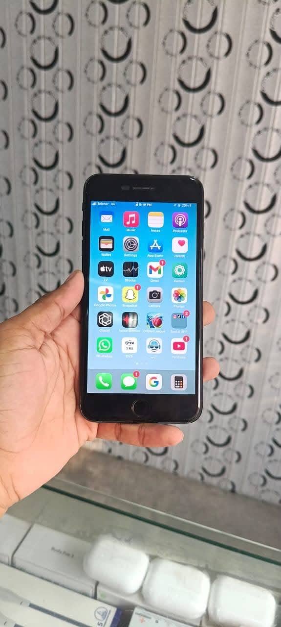 Apple iPhone 7 Plus 1