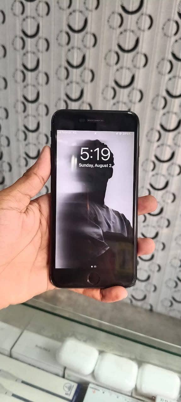 Apple iPhone 7 Plus 5