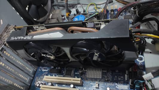 Graphic Card AMD R9 270X 2GB GDDR5 256-Bit Condition 10/10