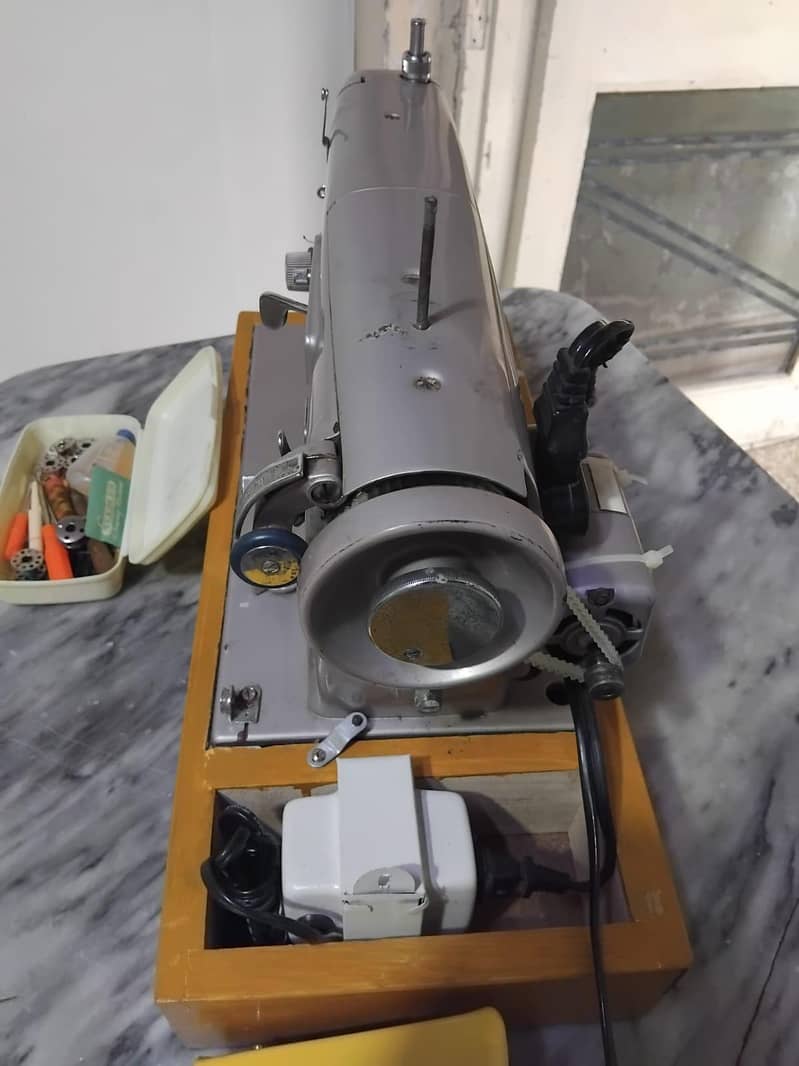 sewing machine 4