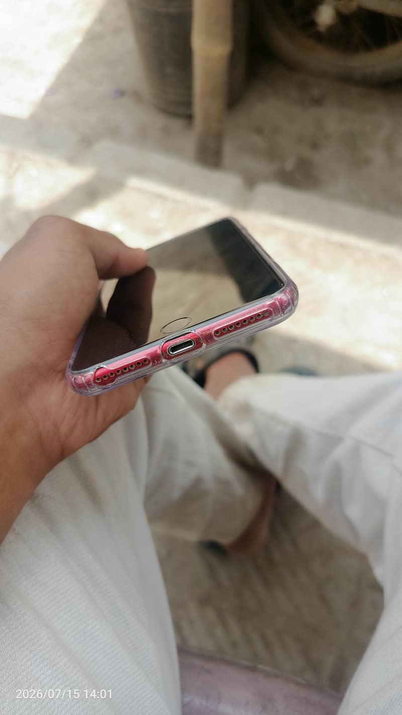 Apple iPhone 8 Plus 3