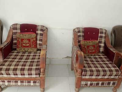 5 seater sofa or ek seaty hai condition achi h MashaAllah