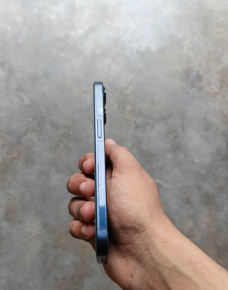 Apple iPhone 13 3