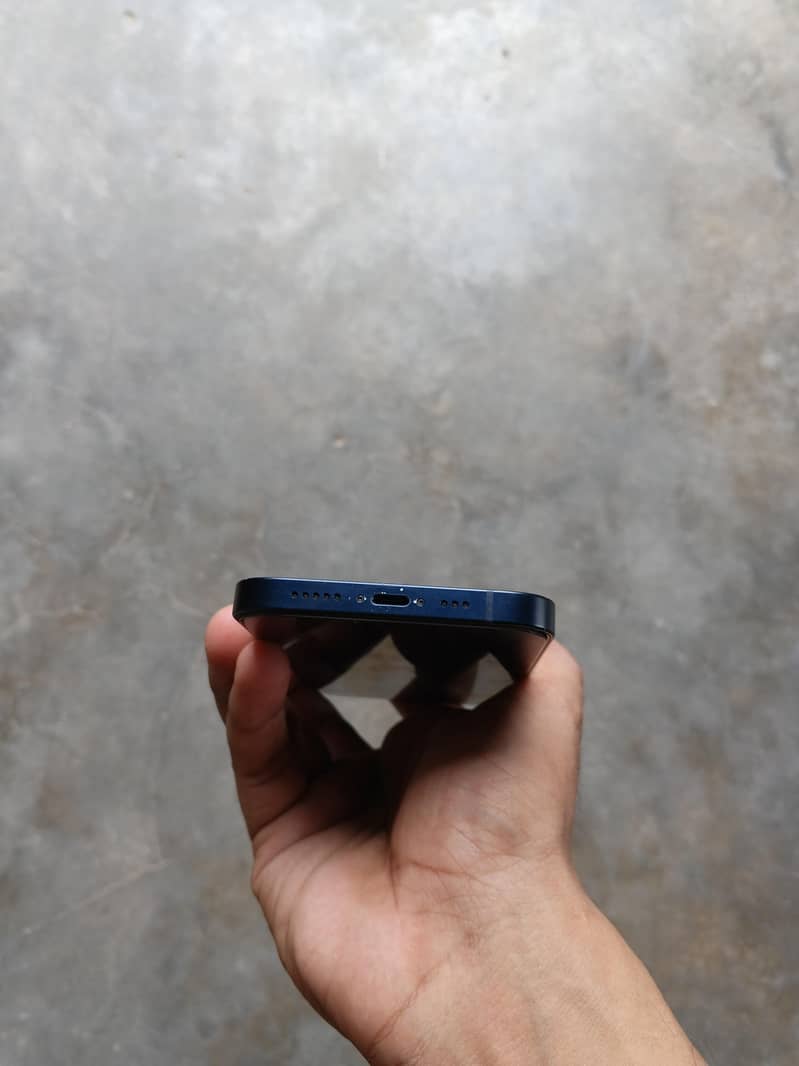 Apple iPhone 13 4