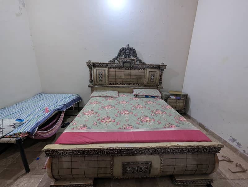 Bed and Dressing table 0
