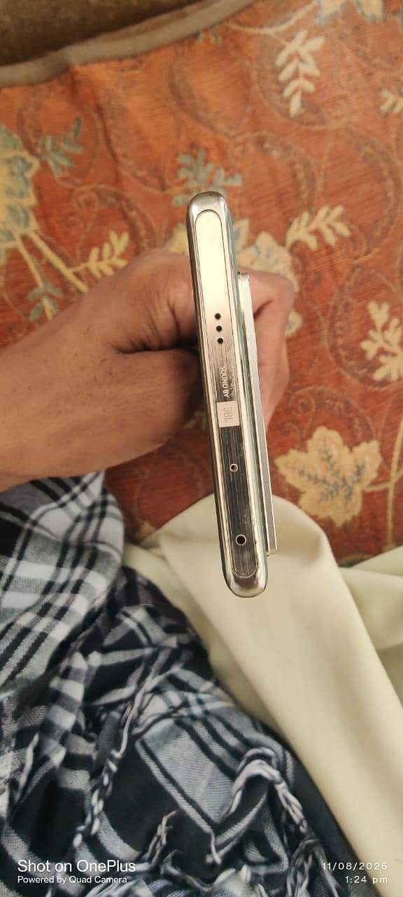 Infinix Note 40 Pro 4