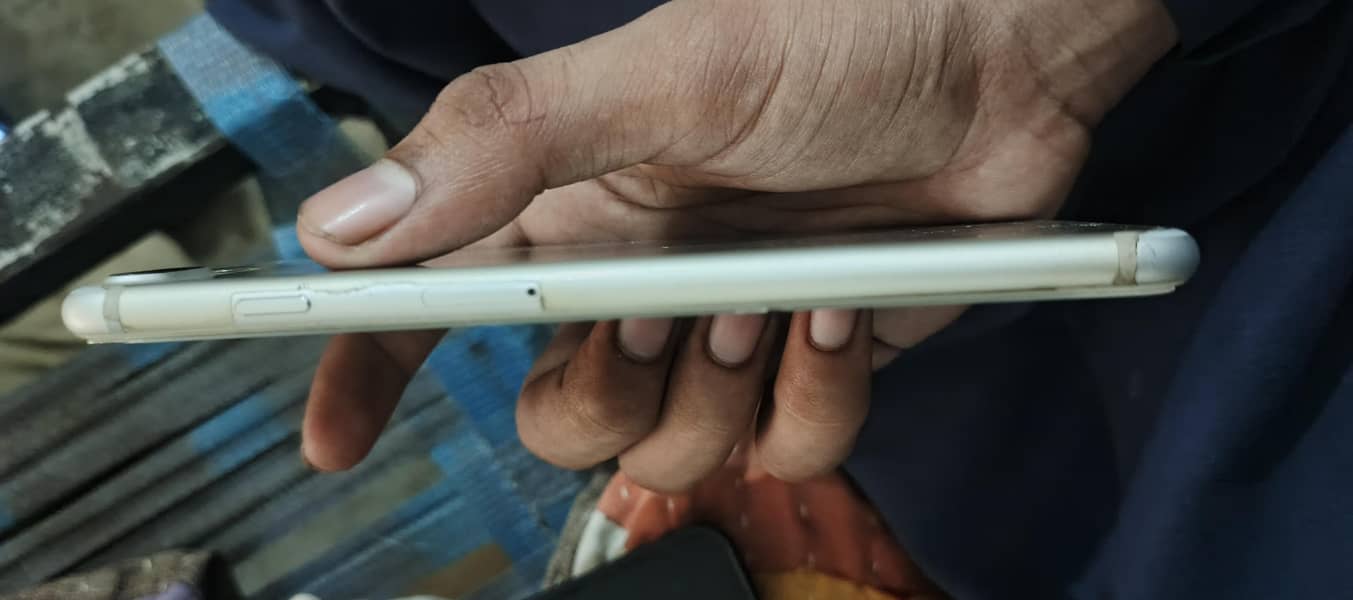 Apple iPhone 7 Plus 4