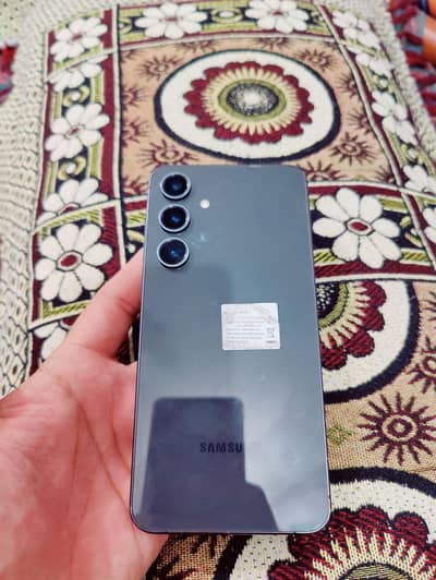 Samsung s24 F E 8gb raam 128 gb room