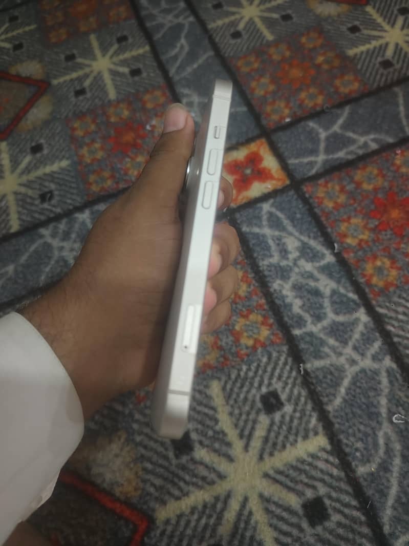 Apple iPhone 14 3