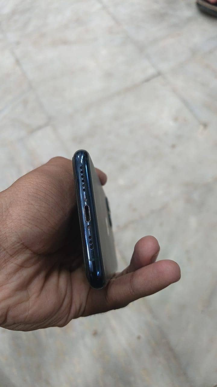Apple iPhone 11 Pro 1