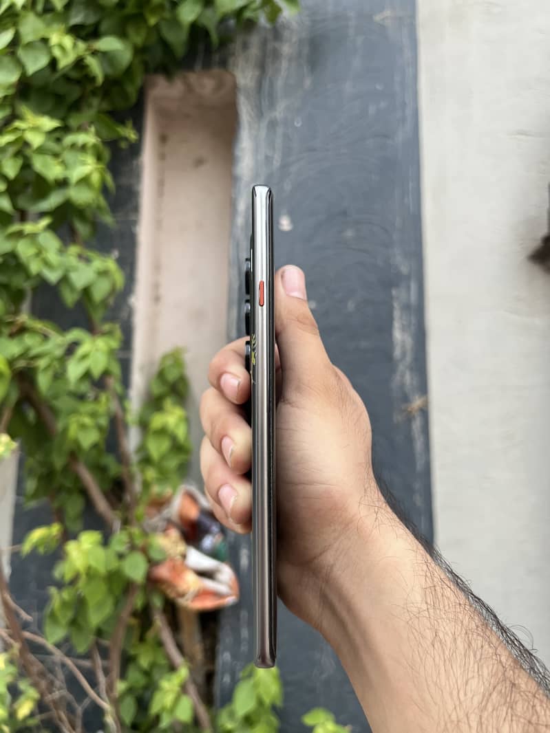 Tecno CAMON 40 Pro 1