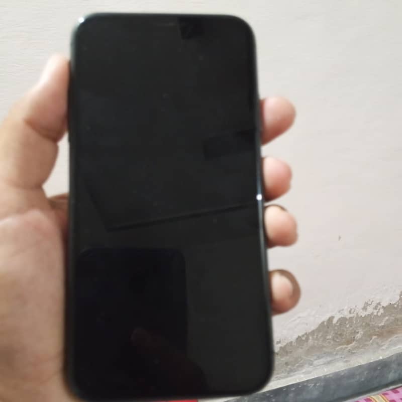 Apple iPhone 11 4