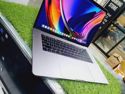 Macbook pro 2018 core i9 32 gb ram 512 gb ssd
