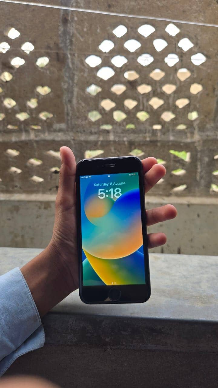 Apple iPhone 8 3