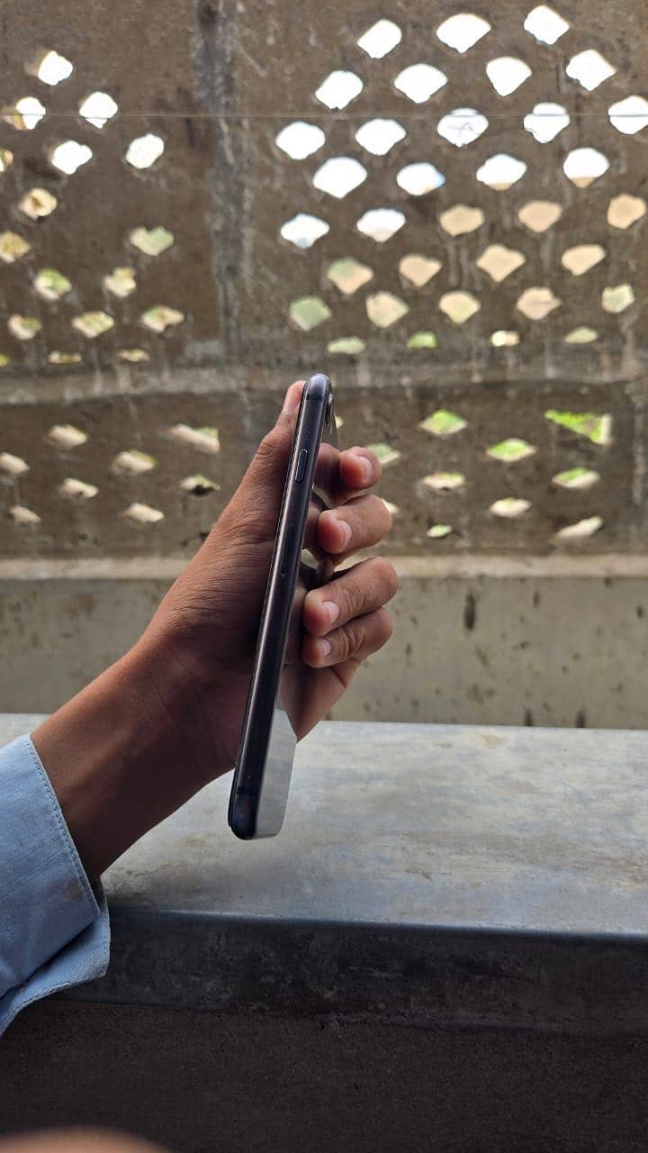 Apple iPhone 8 6