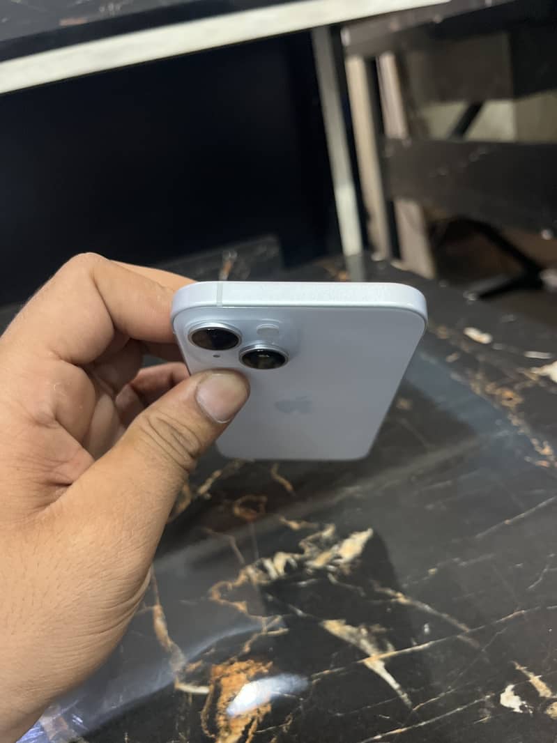 Apple iPhone 15 4