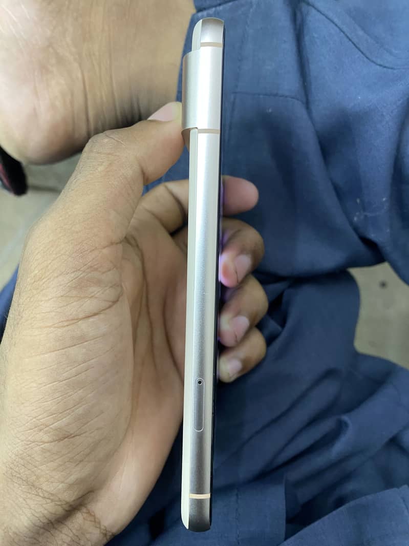 Google Pixel 8 4