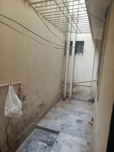 2 bed lounge ground floor portion for rent